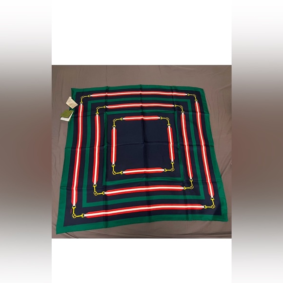 New Gucci Scarf Wraps Necktie Headband
Headscarf Horsebit - Picture 7 of 8